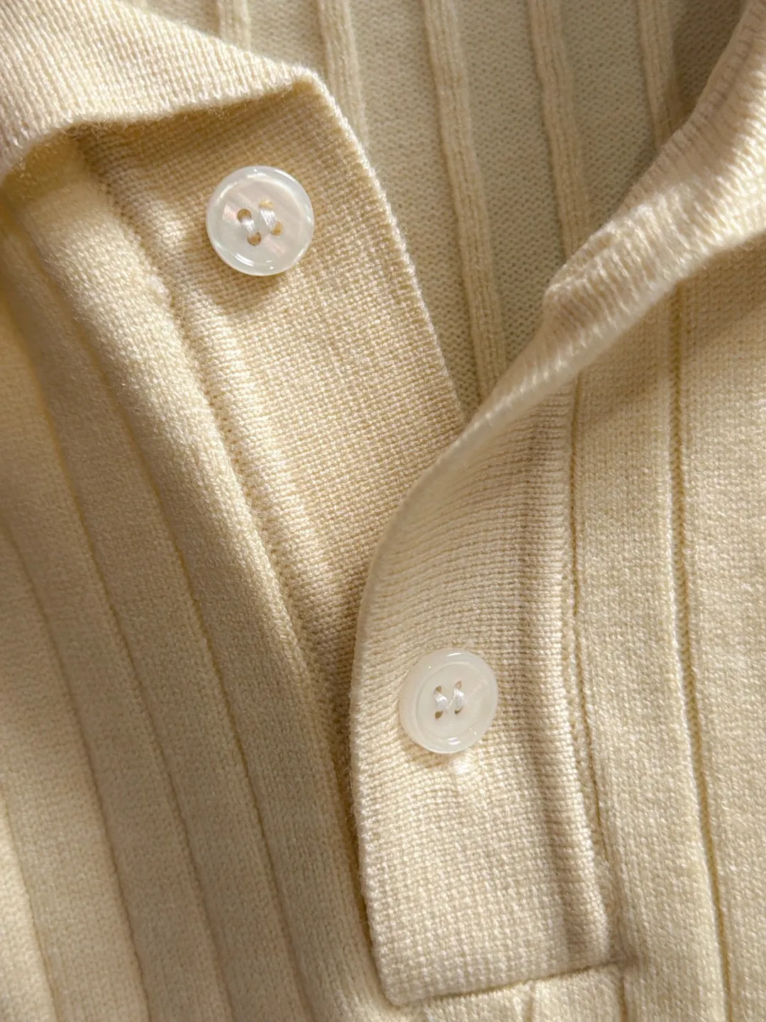 Next day shipping P195 Hermès 2026 Autumn and Winter latest sweater from the official website, now on sale at the counter simultaneously Hot Sale! Specially made of wool blended fabric. It feels comfortable and can be directly in contact with the skin. The logo badge is exquisitely embroidered, which is extremely eye-catching! The details highlight the fashionable charm of big brands. Exquisite workmanship. Three-dimensional cutting style. The wearing effect is invincible and handsome! All three standards are complete! Sizes:M-3XL